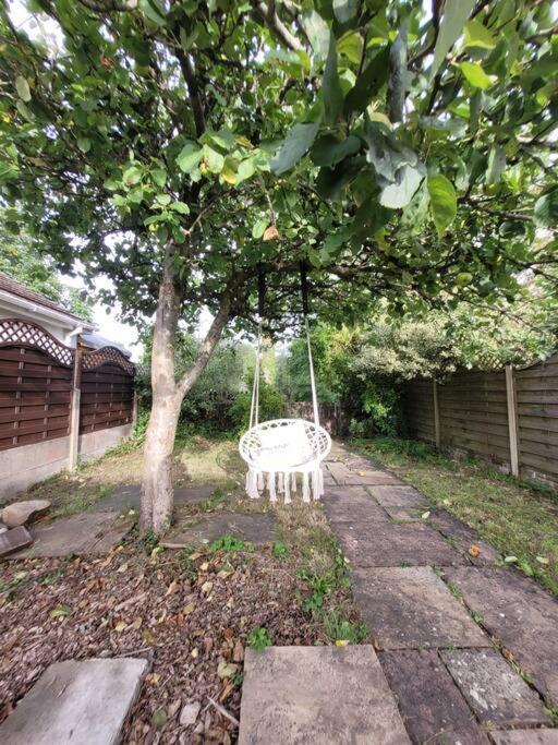 Riverside Bungalow - Direct River Access! Ystradgynlais Екстер'єр фото