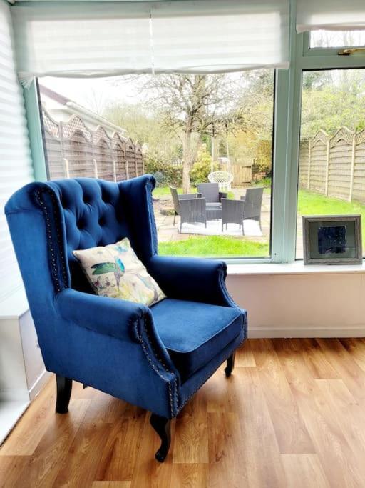 Riverside Bungalow - Direct River Access! Ystradgynlais Екстер'єр фото