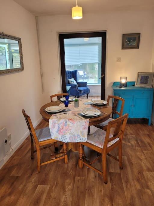 Riverside Bungalow - Direct River Access! Ystradgynlais Екстер'єр фото